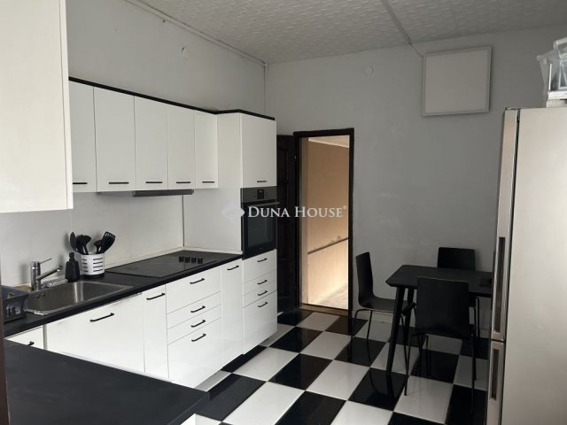 Eladó családi ház, Székesfehérvárott 71.99 M Ft, 6 szobás