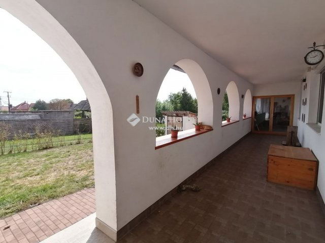 Eladó családi ház, Nagyvenyimen 149 M Ft, 8 szobás