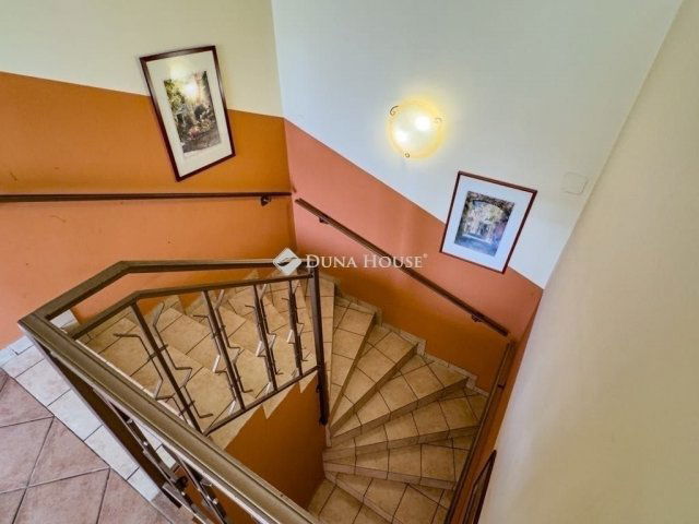 Eladó ikerház, Vecsésen 155 M Ft, 5 szobás