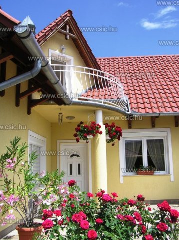 Eladó családi ház, Pomázon 150 M Ft, 4 szobás