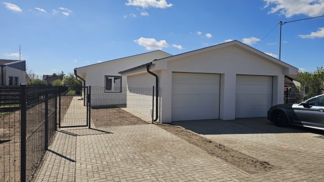 Eladó ikerház, Debrecenben 135 M Ft, 4 szobás