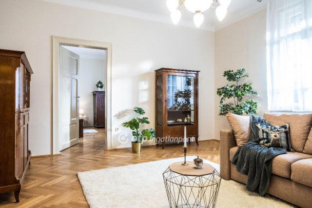 Eladó téglalakás, Pécsett 79.9 M Ft, 3 szobás