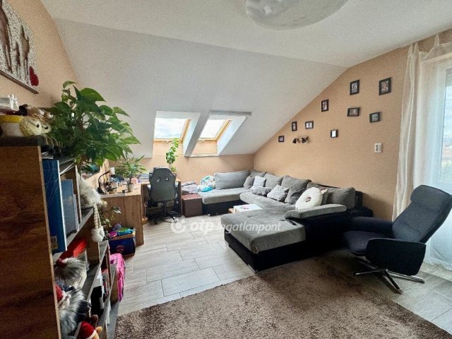 Eladó téglalakás, Szabadbattyánban 78 M Ft, 5 szobás
