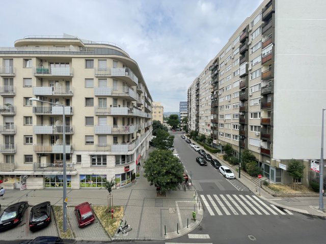 Kiadó iroda, Budapesten, XIII. kerületben, Kárpát utcában