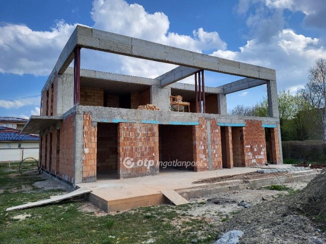 Eladó téglalakás, Fonyódon 175 M Ft, 3 szobás