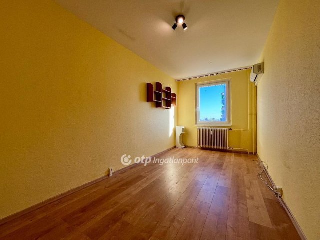 Eladó panellakás, Nyíregyházán 44.49 M Ft, 2+1 szobás