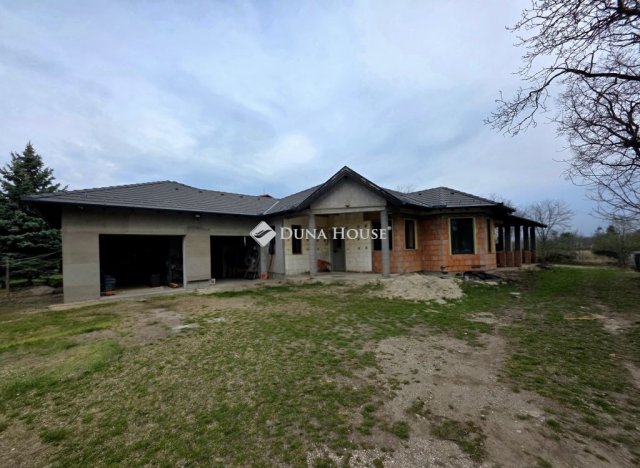 Eladó családi ház, Tóalmáson 109 M Ft, 4 szobás