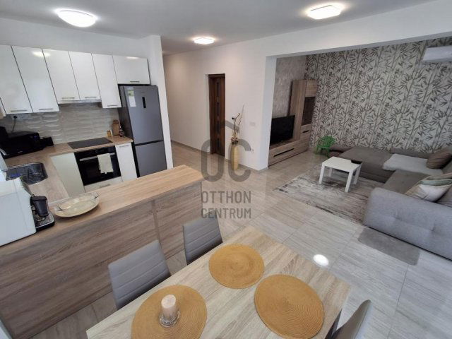 Eladó családi ház, Cegléden 97.9 M Ft, 3 szobás