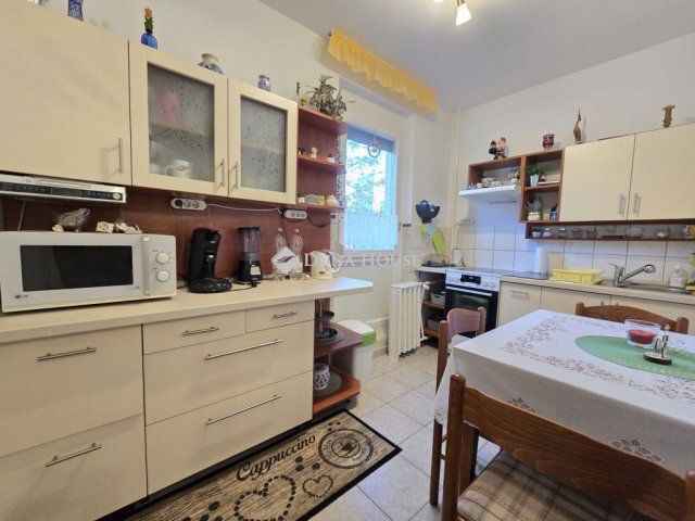 Eladó panellakás, Pécsett, Szabó Ervin téren 48.9 M Ft