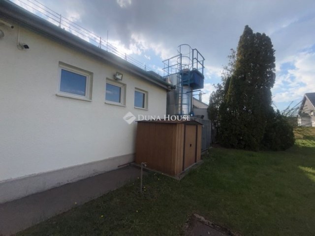 Eladó ipari ingatlan, Vecsésen 239 M Ft / költözzbe.hu