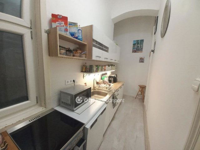 Eladó téglalakás, Budapesten, VIII. kerületben 100 M Ft