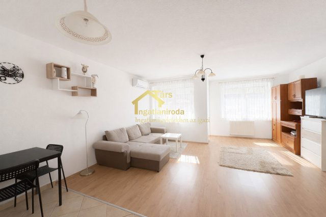 Eladó téglalakás, Lábatlanon, Rákóczi Ferenc úton 48 M Ft