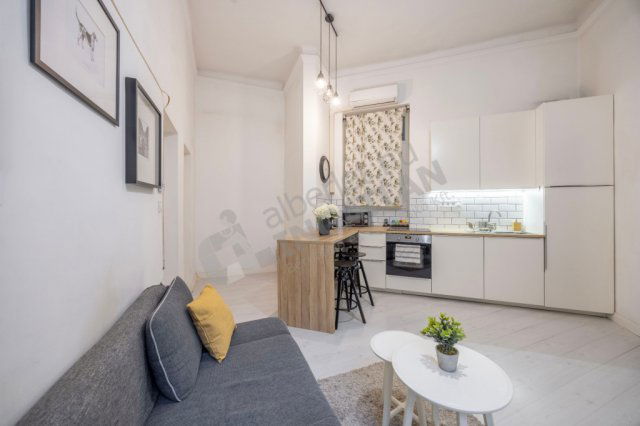 Kiadó téglalakás, albérlet, Budapesten, VI. kerületben