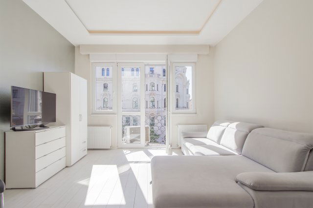 Eladó téglalakás, Budapesten, VI. kerületben 61.5 M Ft, 1 szobás