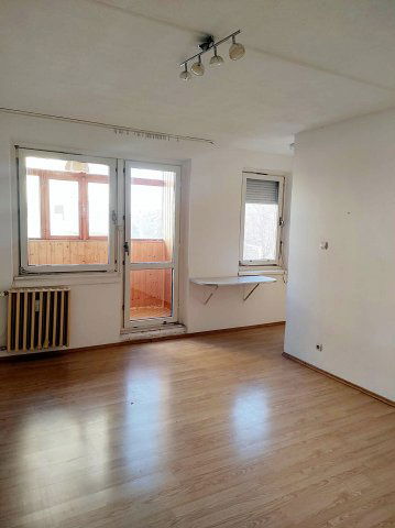 Eladó panellakás, Veszprémben 34.5 M Ft, 1 szobás