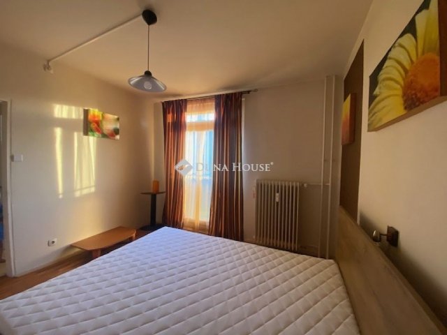 Kiadó panellakás, albérlet, Pécsett 180 E Ft / hó, 2 szobás
