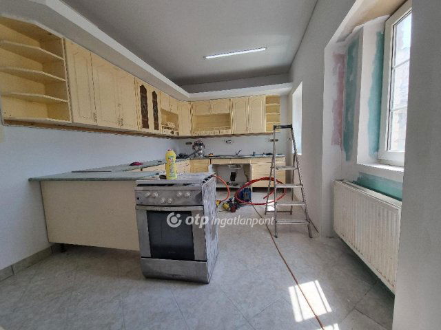 Eladó családi ház, Dabronyon 35.99 M Ft, 3+1 szobás