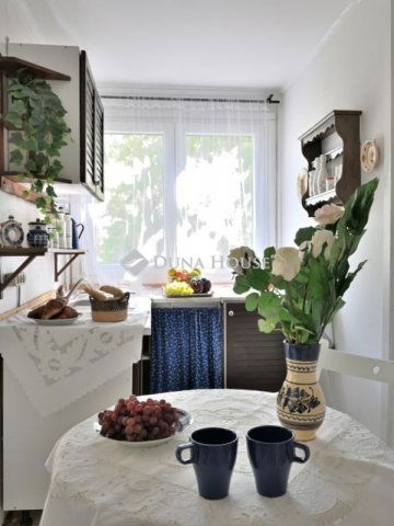 Eladó nyaraló, Leányfaluban 49.9 M Ft, 2 szobás