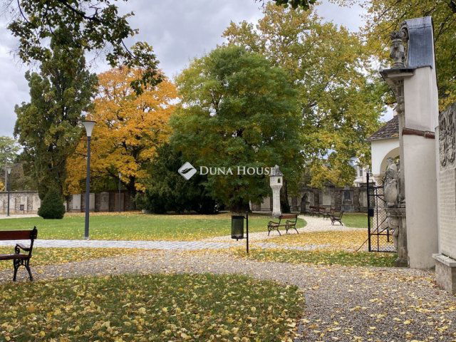 Eladó iroda, Sopronban 38.1 M Ft, 6 szobás / költözzbe.hu