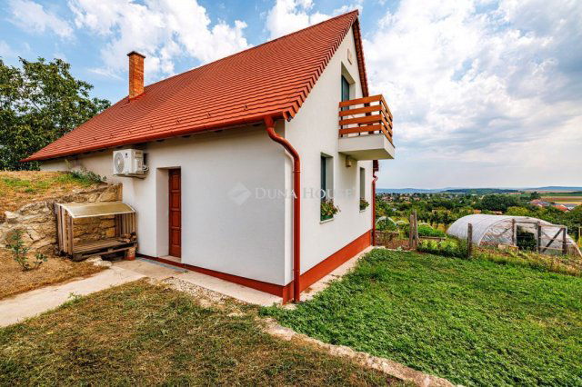 Eladó családi ház, Etyeken 295 M Ft, 4 szobás