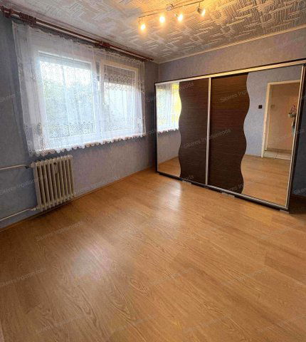 Eladó panellakás, Tatabányán 41.9 M Ft, 2+1 szobás