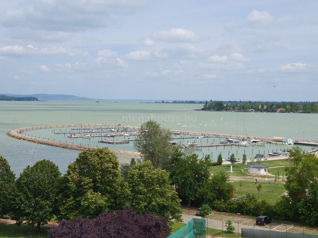 Eladó téglalakás, Balatonföldváron 38.9 M Ft, 1 szobás