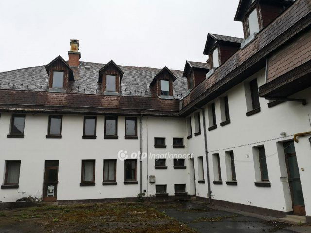 Eladó ipari ingatlan, Kunszentmártonban 229.9 M Ft