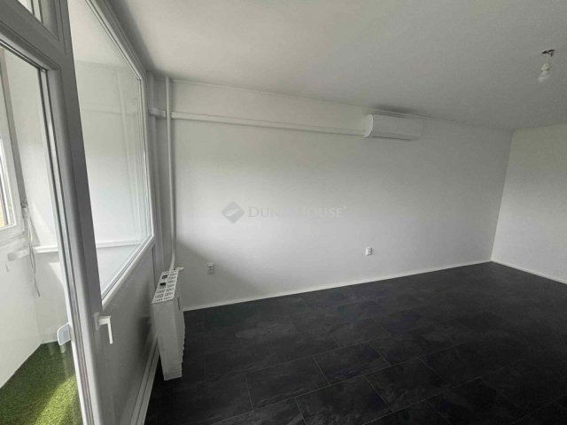Eladó panellakás, Pécsett 45.9 M Ft, 2 szobás