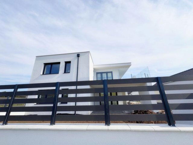 Eladó téglalakás, Siófokon 76.59 M Ft, 3 szobás