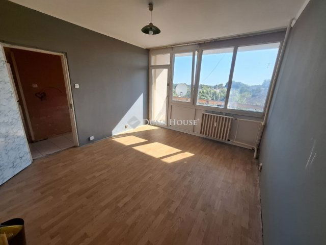 Eladó téglalakás, Kiskunfélegyházán 32 M Ft, 2 szobás