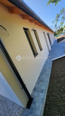 Eladó családi ház, Pencen 94.9 M Ft, 3 szobás