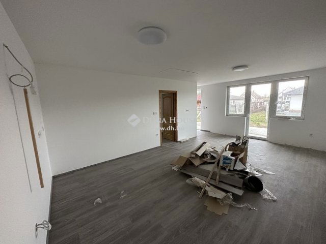 Eladó családi ház, Majosházán 69 M Ft, 3 szobás