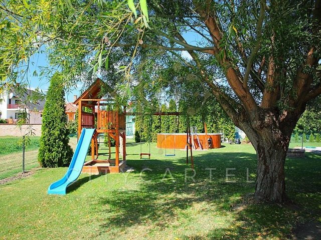 Eladó családi ház, Balatonlelleén 145.89 M Ft, 8 szobás