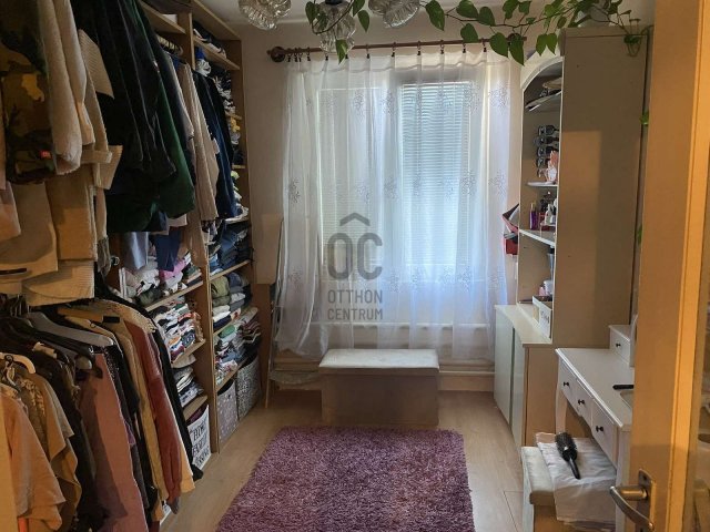 Eladó családi ház, Solton 33.5 M Ft, 6 szobás