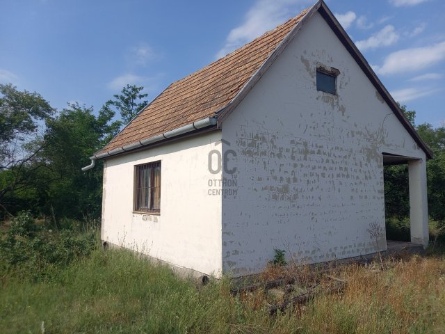Eladó családi ház, Baján 2.9 M Ft, 1 szobás