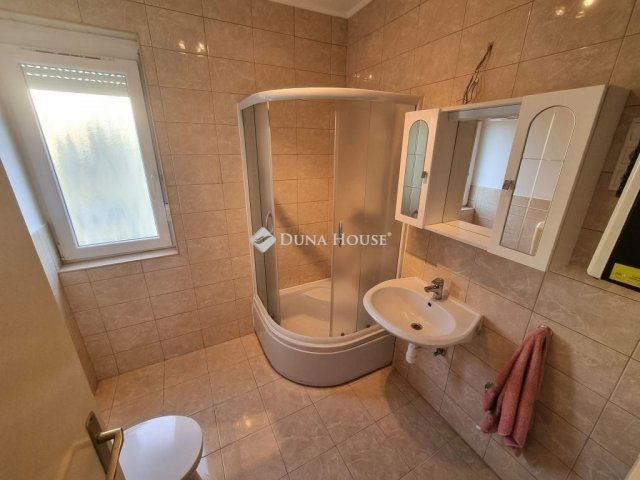 Eladó téglalakás, Veszprémben 54.9 M Ft, 2 szobás