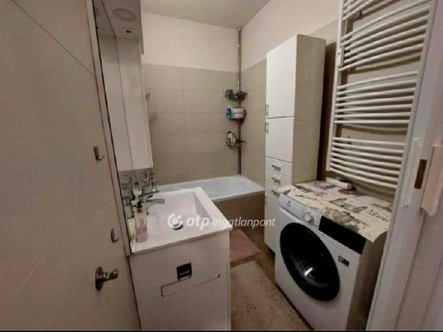 Eladó panellakás, Mohácson 42 M Ft, 2+1 szobás