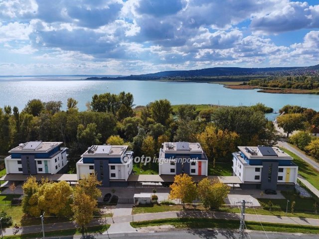 Eladó téglalakás, Balatonfűzfőn 119.99 M Ft, 2 szobás