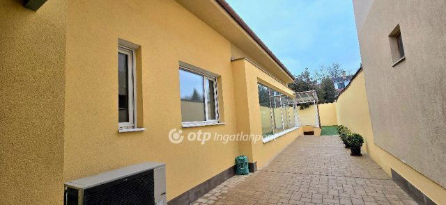 Eladó családi ház, Debrecenben 180 M Ft, 3 szobás