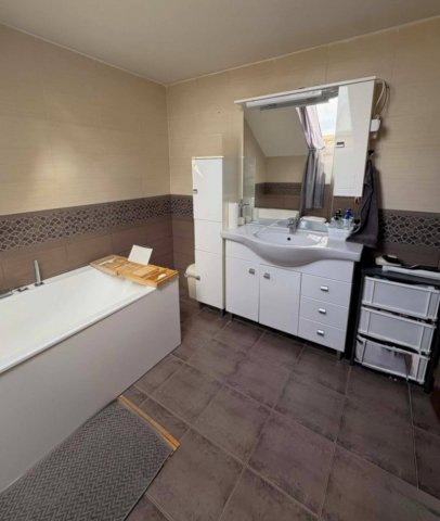 Eladó családi ház, Szadán 140 M Ft, 5 szobás