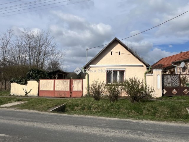 Eladó családi ház, Csipkereken 17.363 M Ft, 1 szobás