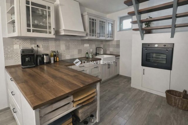 Eladó családi ház, Lakitelken 77.99 M Ft, 5 szobás