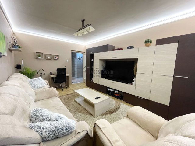 Eladó panellakás, Debrecenben 84.9 M Ft, 4 szobás