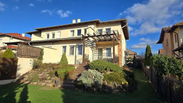 Eladó ikerház, Dunakeszin 175.9 M Ft, 6 szobás