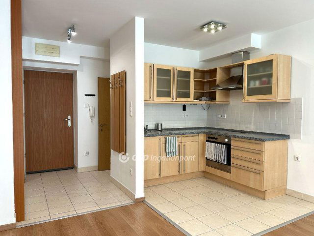 Eladó téglalakás, Budapesten, III. kerületben 113 M Ft, 2 szobás