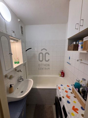 Eladó panellakás, Győrött 51.5 M Ft, 3 szobás