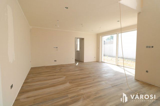 Eladó családi ház, Szegeden 219.9 M Ft, 6 szobás