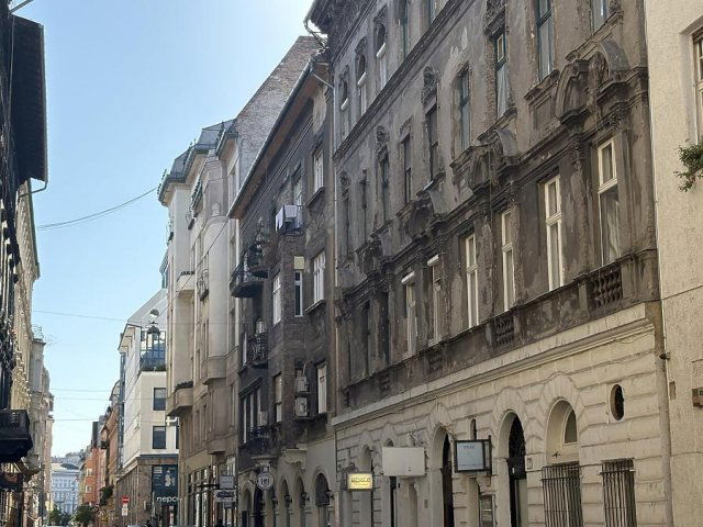 Eladó téglalakás, Budapesten, VI. kerületben, Zichy Jenő utcában