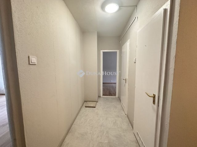 Kiadó panellakás, albérlet, Budapesten, X. kerületben, 3 szobás