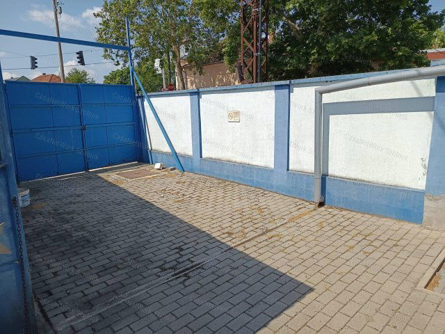 Eladó családi ház, Szolnokon 65 M Ft, 2 szobás